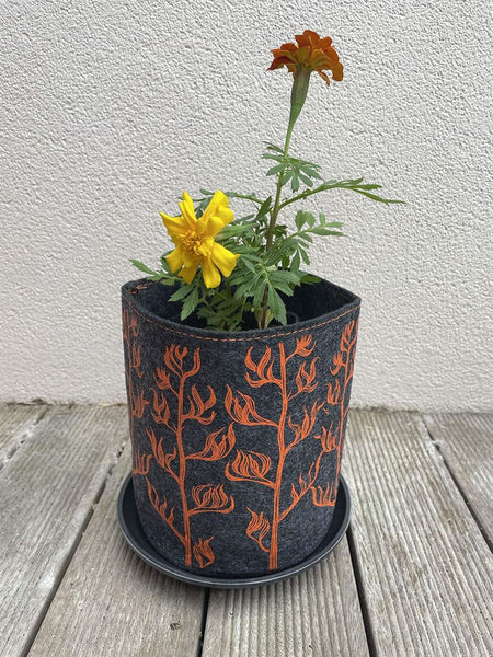 Harakeke Orange On Grey Ecofelt Grow Bag