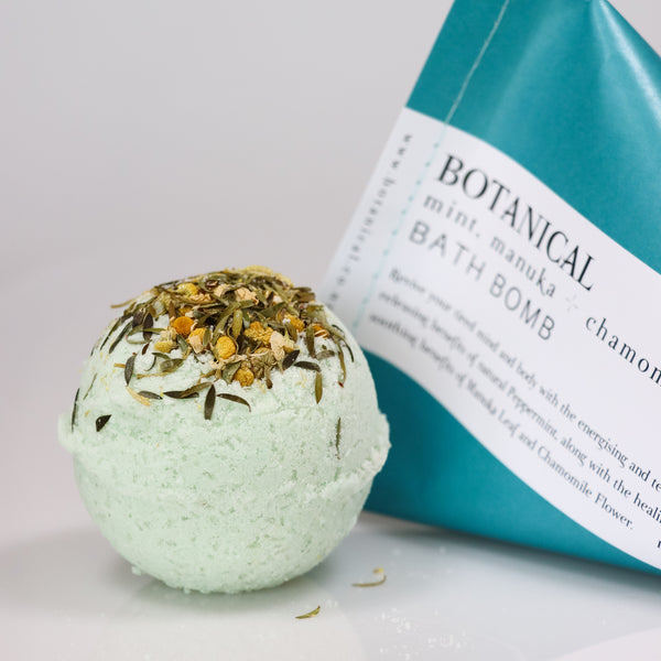 Bath Bomb - Mint, Chamomile + Manuka