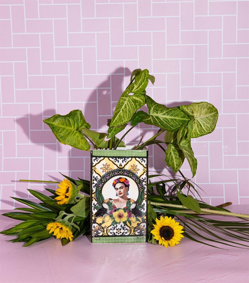 Frida Kahlo - Mexican Folklore - Vase Vase La La Land Medium
