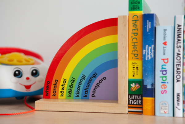 Te Reo/English Rainbow Bookends